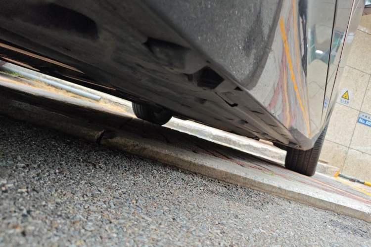 Used Mercedes-Benz C-Class 2011 C 200 Fashion Travel Edition Chassis Rear Right