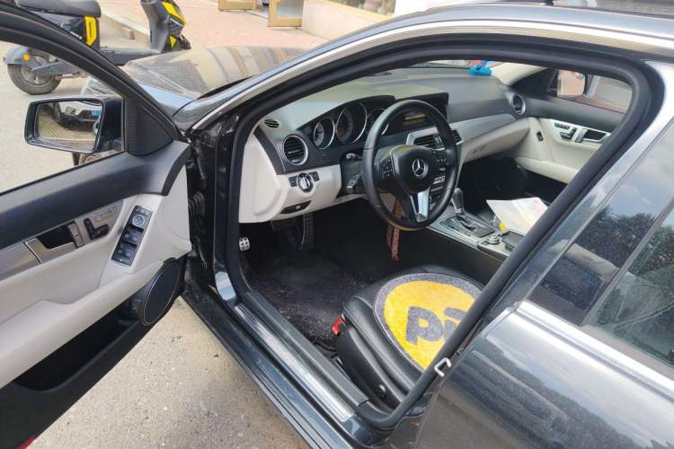 Used Mercedes-Benz C-Class 2011 C 200 Fashion Travel Edition Driver Seat