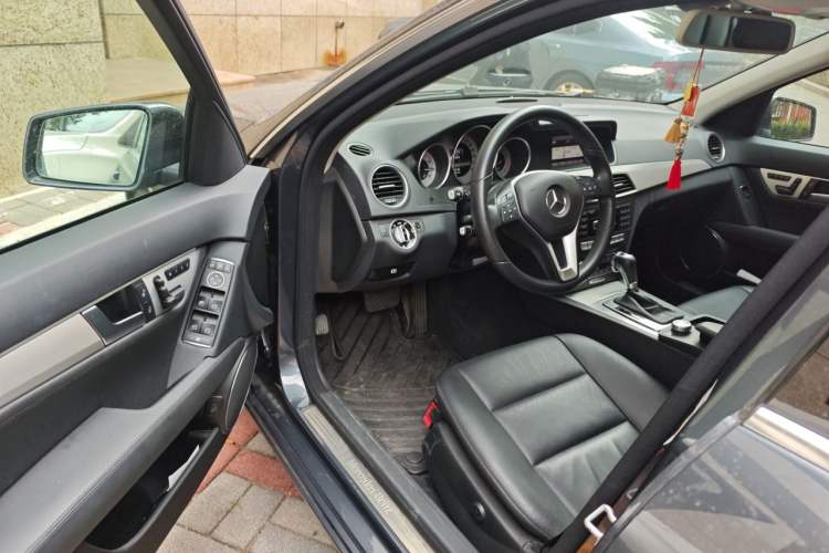 Used Mercedes-Benz C-Class 2011 C 200 Fashion Travel Edition Driver Seat