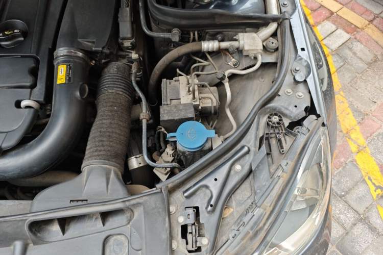 Used Mercedes-Benz C-Class 2011 C 200 Fashion Travel Edition Engine Bay Left
