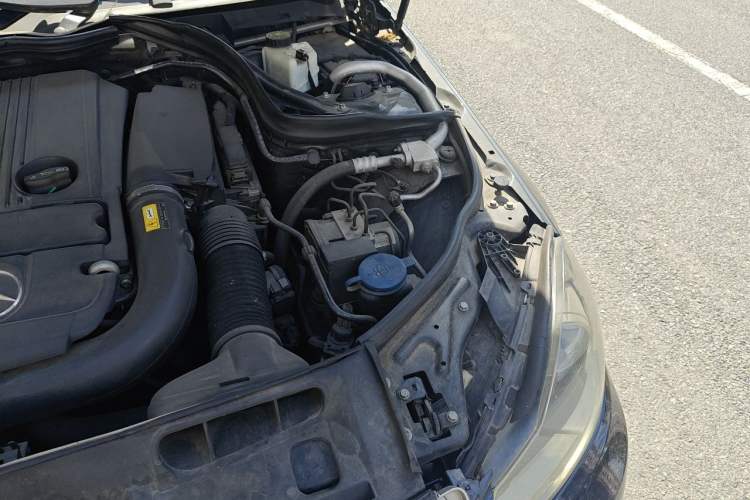 Used Mercedes-Benz C-Class 2011 C 200 Fashion Travel Edition Engine Bay Left