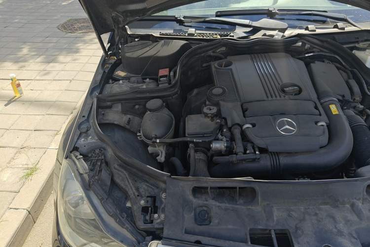 Used Mercedes-Benz C-Class 2011 C 200 Fashion Travel Edition Engine Bay Right