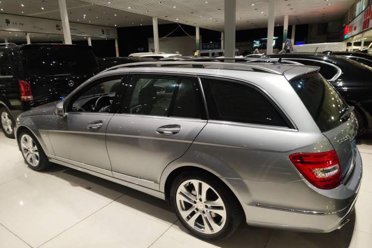 Used Mercedes-Benz C-Class 2011 C 200 Fashion Travel Edition Exterior 3