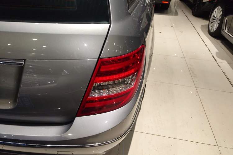 Used Mercedes-Benz C-Class 2011 C 200 Fashion Travel Edition Exterior 6