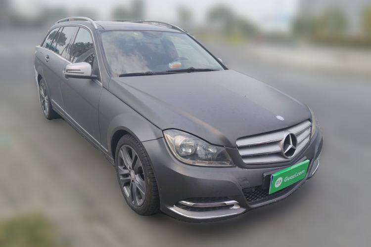Used Mercedes-Benz C-Class 2011 C 200 Fashion Travel Edition Front Right 45 Deg