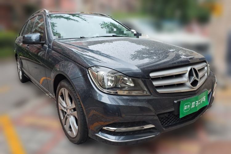 Used Mercedes-Benz C-Class 2011 C 200 Fashion Travel Edition Front Right 45 Deg
