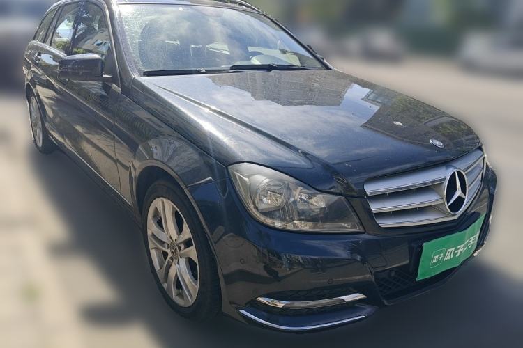 Used Mercedes-Benz C-Class 2011 C 200 Fashion Travel Edition Front Right 45 Deg