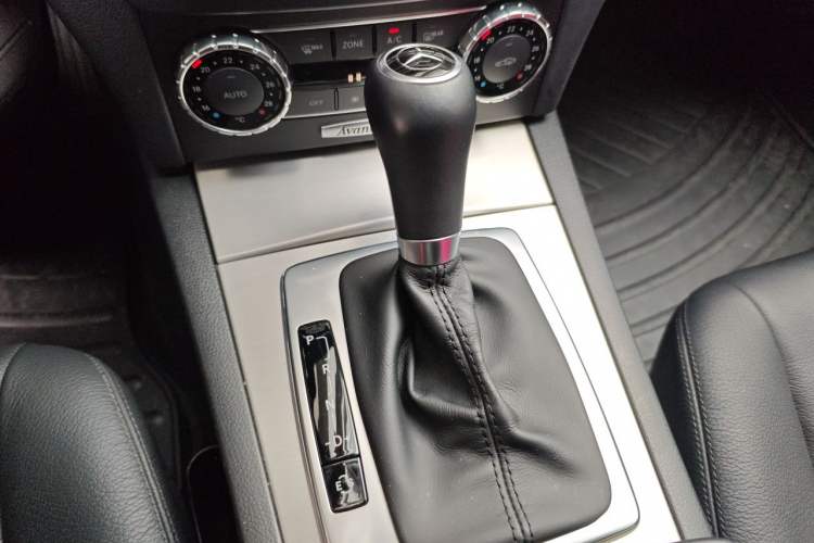 Used Mercedes-Benz C-Class 2011 C 200 Fashion Travel Edition Gear Lever