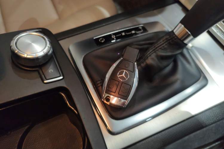 Used Mercedes-Benz C-Class 2011 C 200 Fashion Travel Edition Interior 1