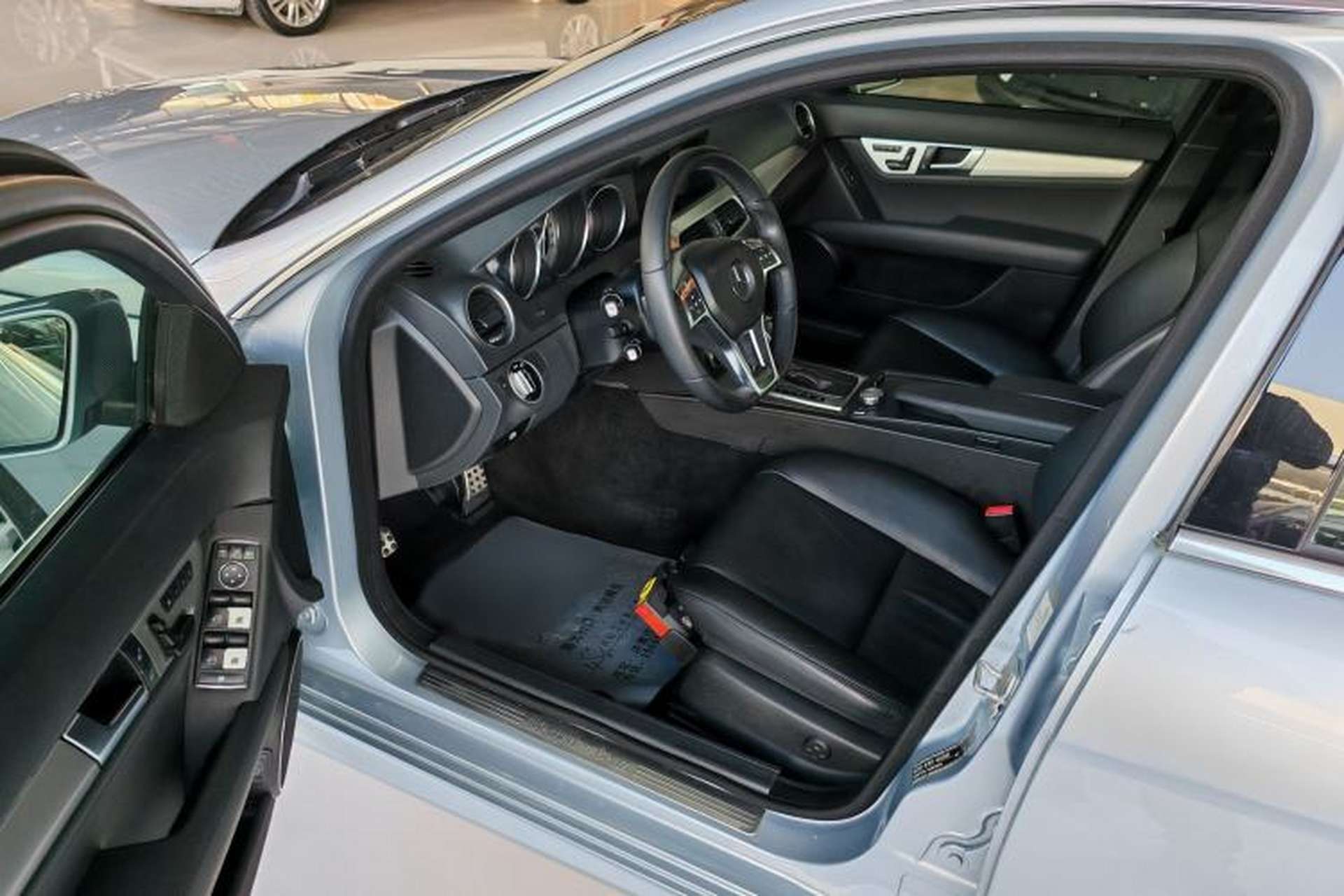 Used Mercedes-Benz C-Class 2011 C 200 Luxury Sport Touring Edition Interior 1