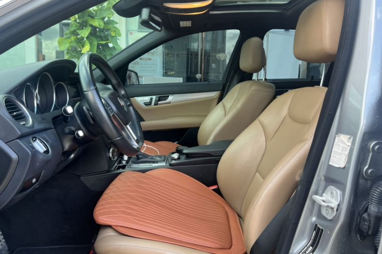 Used Mercedes-Benz C-Class 2011 C 200 Luxury Sport Touring Edition Interior 2