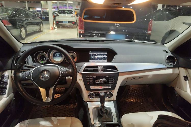 Used Mercedes-Benz C-Class 2011 C 200 Fashion Travel Edition Interior 2