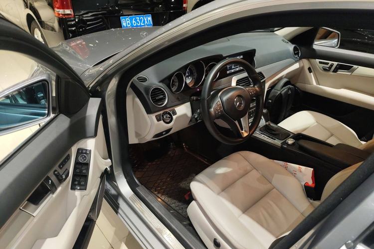 Used Mercedes-Benz C-Class 2011 C 200 Fashion Travel Edition Interior 3
