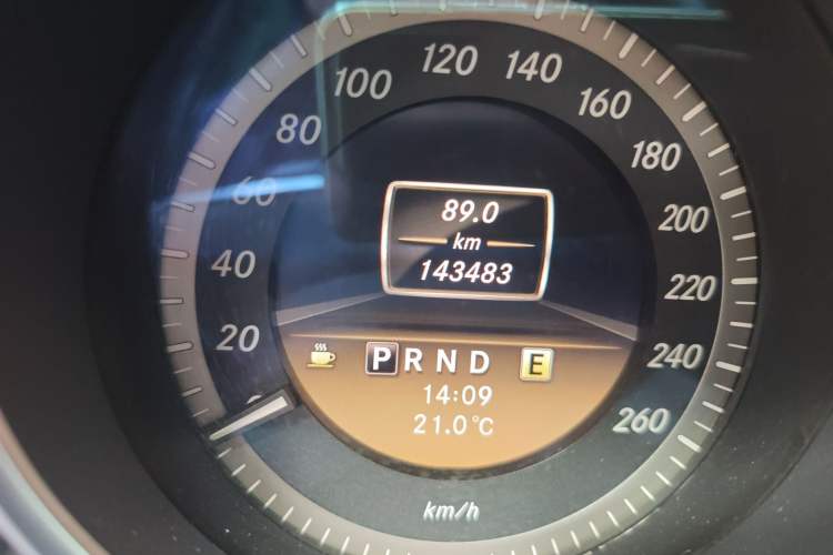 Used Mercedes-Benz C-Class 2011 C 180K Classic model Odometer Close Up