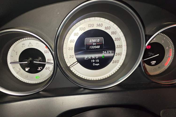 Used Mercedes-Benz C-Class 2011 C 200 Luxury Sport Touring Edition Odometer Close Up