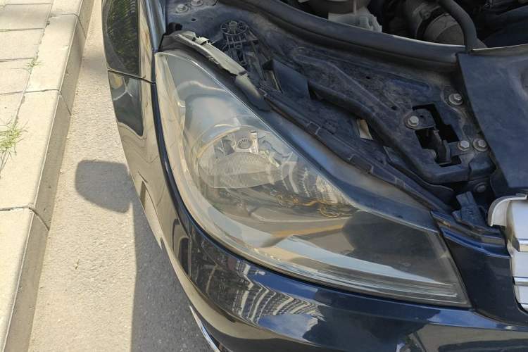 Used Mercedes-Benz C-Class 2011 C 200 Fashion Travel Edition Right Front Headlight