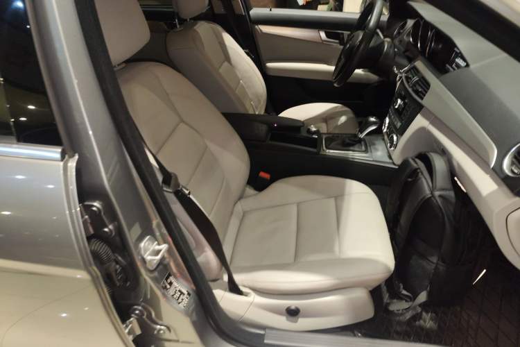 Used Mercedes-Benz C-Class 2011 C 200 Fashion Travel Edition Right Front Seat