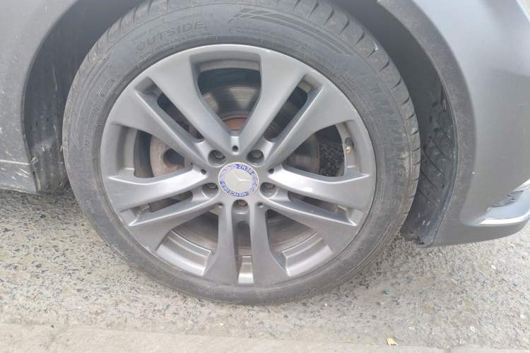Used Mercedes-Benz C-Class 2011 C 200 Fashion Travel Edition Right Front Wheel Hub