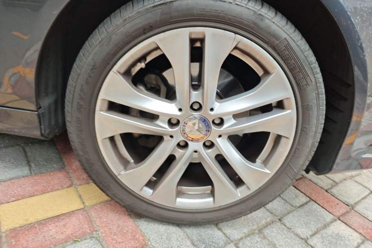 Used Mercedes-Benz C-Class 2011 C 200 Fashion Travel Edition Right Front Wheel Hub