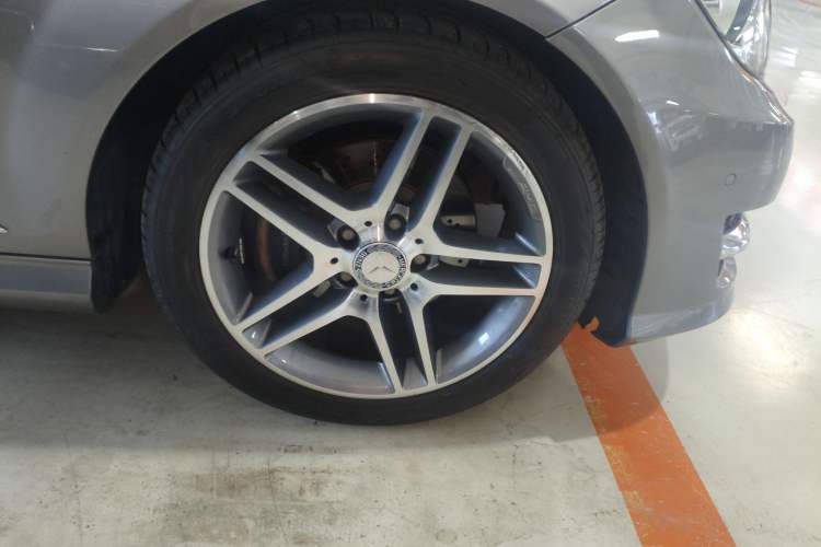 Used Mercedes-Benz C-Class 2011 C 200 Luxury Sport Touring Edition Right Front Wheel Hub