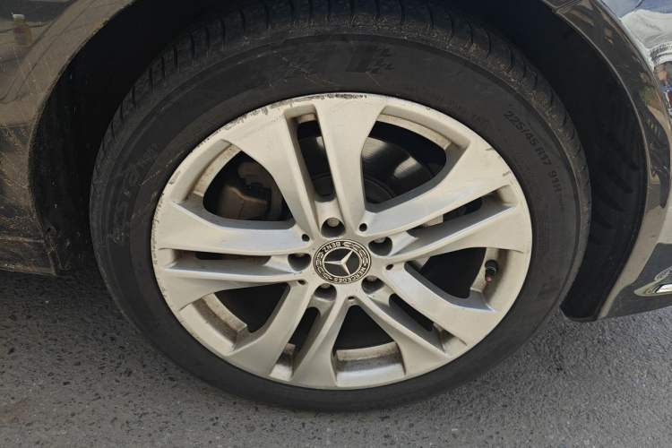 Used Mercedes-Benz C-Class 2011 C 200 Fashion Travel Edition Right Front Wheel Hub