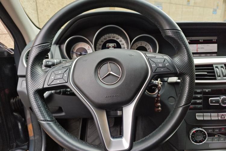 Used Mercedes-Benz C-Class 2011 C 200 Fashion Travel Edition Steering Wheel