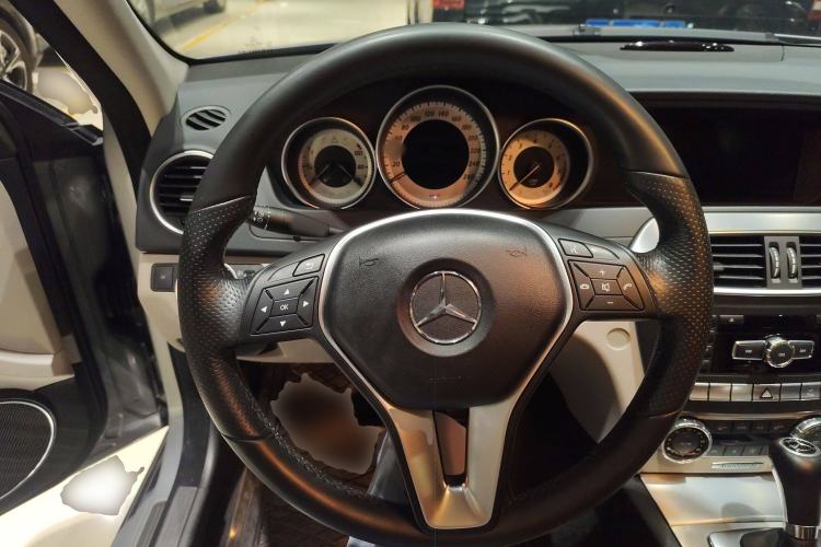 Used Mercedes-Benz C-Class 2011 C 200 Fashion Travel Edition Steering Wheel