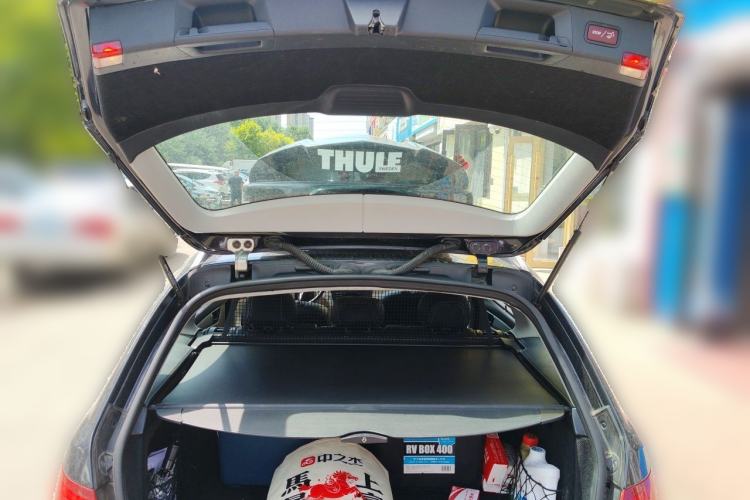 Used Mercedes-Benz C-Class 2011 C 200 Fashion Travel Edition Trunk