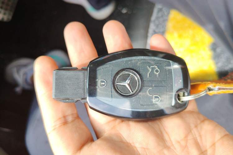 Used Mercedes-Benz C-Class 2011 C 200 Fashion Travel Edition Vehicle Key