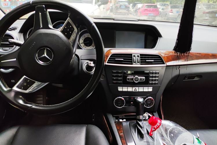 Used Mercedes-Benz C-Class 2011 C 200 CGI Elegant Model Center Console