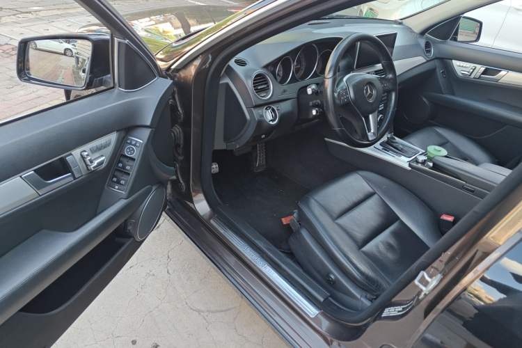 Used Mercedes-Benz C-Class 2011 C 200 Fashion Travel Edition Driver Seat