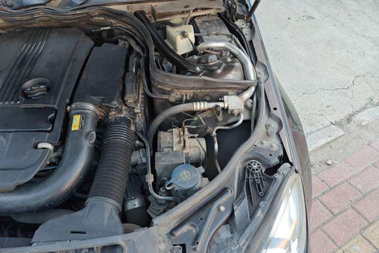 Used Mercedes-Benz C-Class 2011 C 200 Fashion Travel Edition Engine Bay Left
