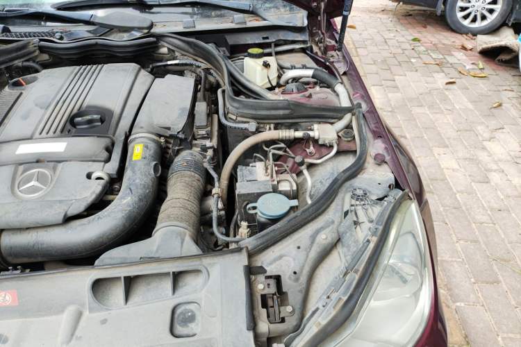 Used Mercedes-Benz C-Class 2011 C 200 CGI Elegant Model Engine Bay Left