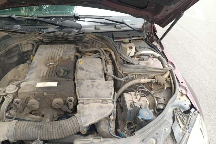 Used Mercedes-Benz C-Class 2011 C 180K Classic model Engine Bay Left