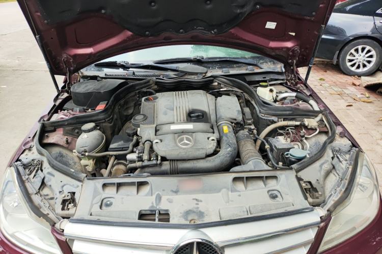 Used Mercedes-Benz C-Class 2011 C 200 CGI Elegant Model Engine Bay
