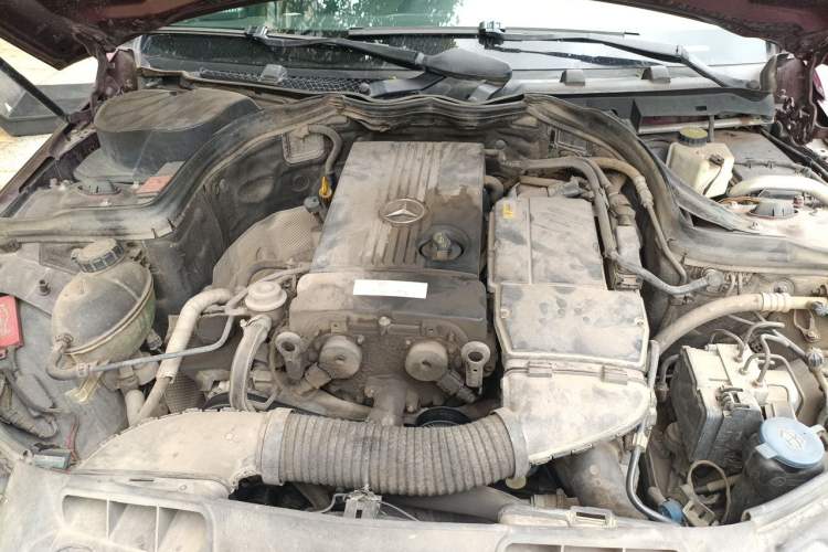 Used Mercedes-Benz C-Class 2011 C 180K Classic model Engine Bay