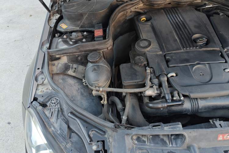 Used Mercedes-Benz C-Class 2011 C 200 Fashion Travel Edition Engine Bay Right
