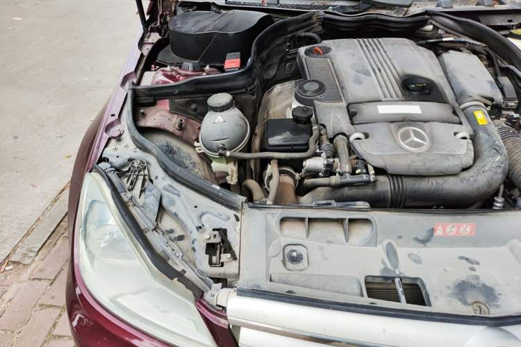 Used Mercedes-Benz C-Class 2011 C 200 CGI Elegant Model Engine Bay Right