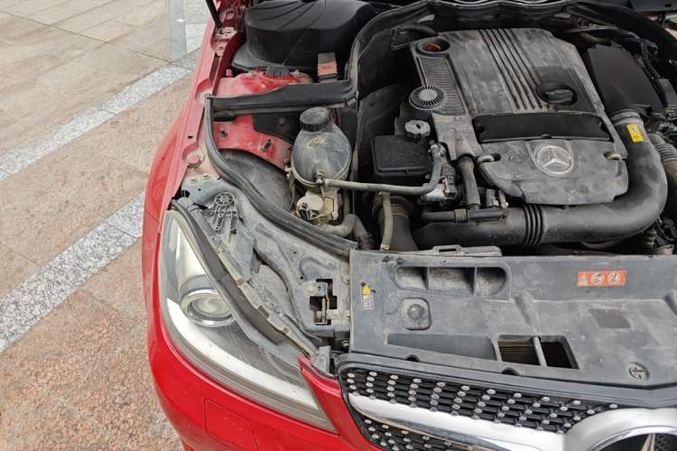 Used Mercedes-Benz C-Class 2011 C 200 Luxury Sport Touring Edition Engine Bay Right