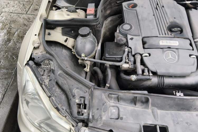 Used Mercedes-Benz C-Class 2011 C 200 CGI Elegant Model Engine Bay Right