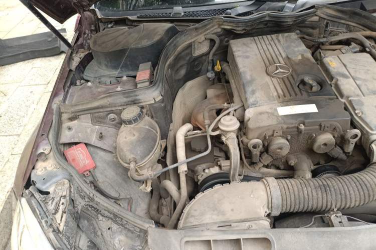 Used Mercedes-Benz C-Class 2011 C 180K Classic model Engine Bay Right
