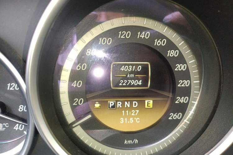 Used Mercedes-Benz C-Class 2011 C 180K Classic model Odometer Close Up