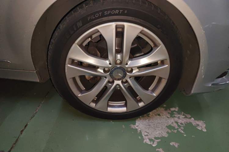 Used Mercedes-Benz C-Class 2011 C 200 CGI Fashion Model Right Front Wheel Hub