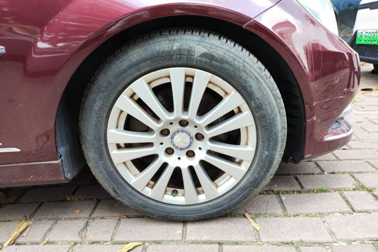 Used Mercedes-Benz C-Class 2011 C 200 CGI Elegant Model Right Front Wheel Hub