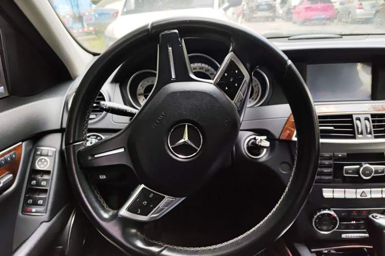 Used Mercedes-Benz C-Class 2011 C 200 CGI Elegant Model Steering Wheel