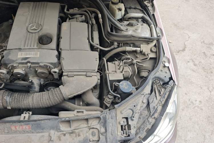 Used Mercedes-Benz C-Class 2011 C 180K Classic model Engine Bay Left