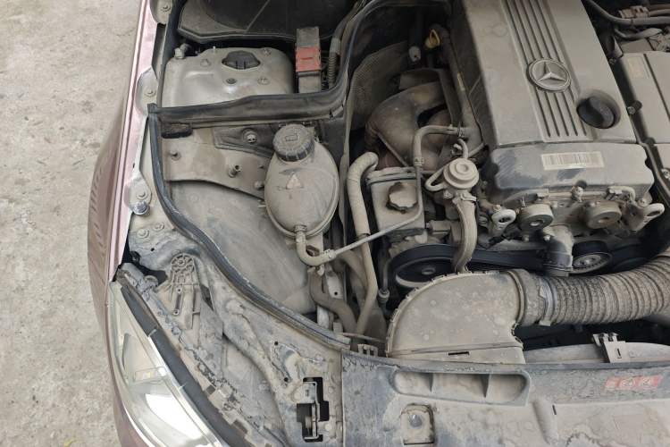 Used Mercedes-Benz C-Class 2011 C 180K Classic model Engine Bay Right