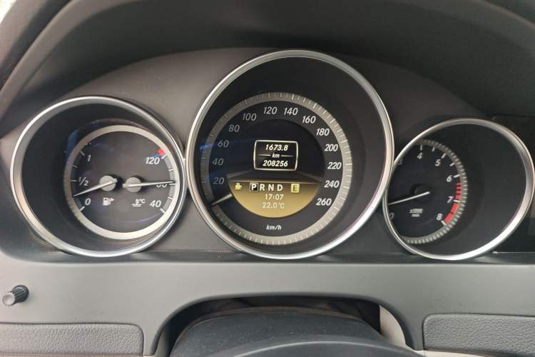 Used Mercedes-Benz C-Class 2011 C 180K Classic model Odometer Close Up
