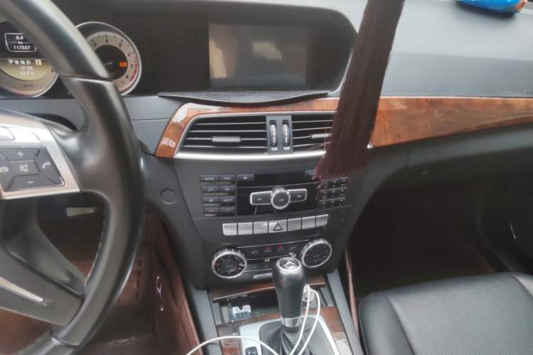 Used Mercedes-Benz C-Class 2011 C 200 CGI Elegant Model Audio And AC Panel