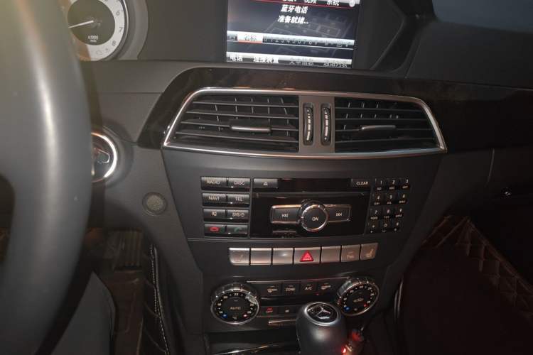 Used Mercedes-Benz C-Class 2011 C 200 CGI Fashion Model Audio And AC Panel